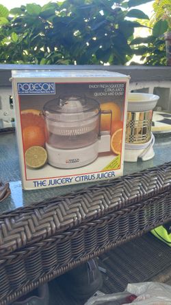 Robeson The Juicer Citrus Juicier  Original Box