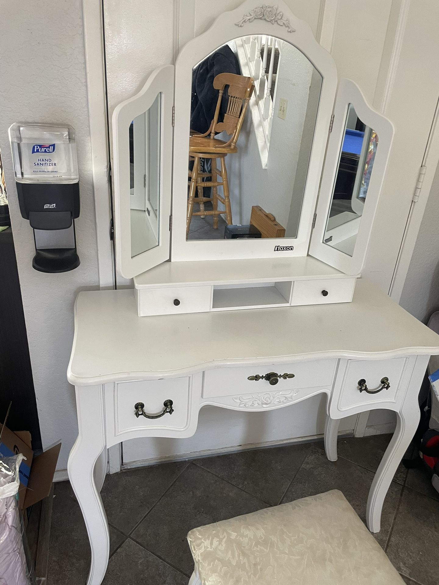 White Vanity W/stool