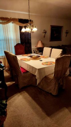 Dinette table w/ 6 chairs