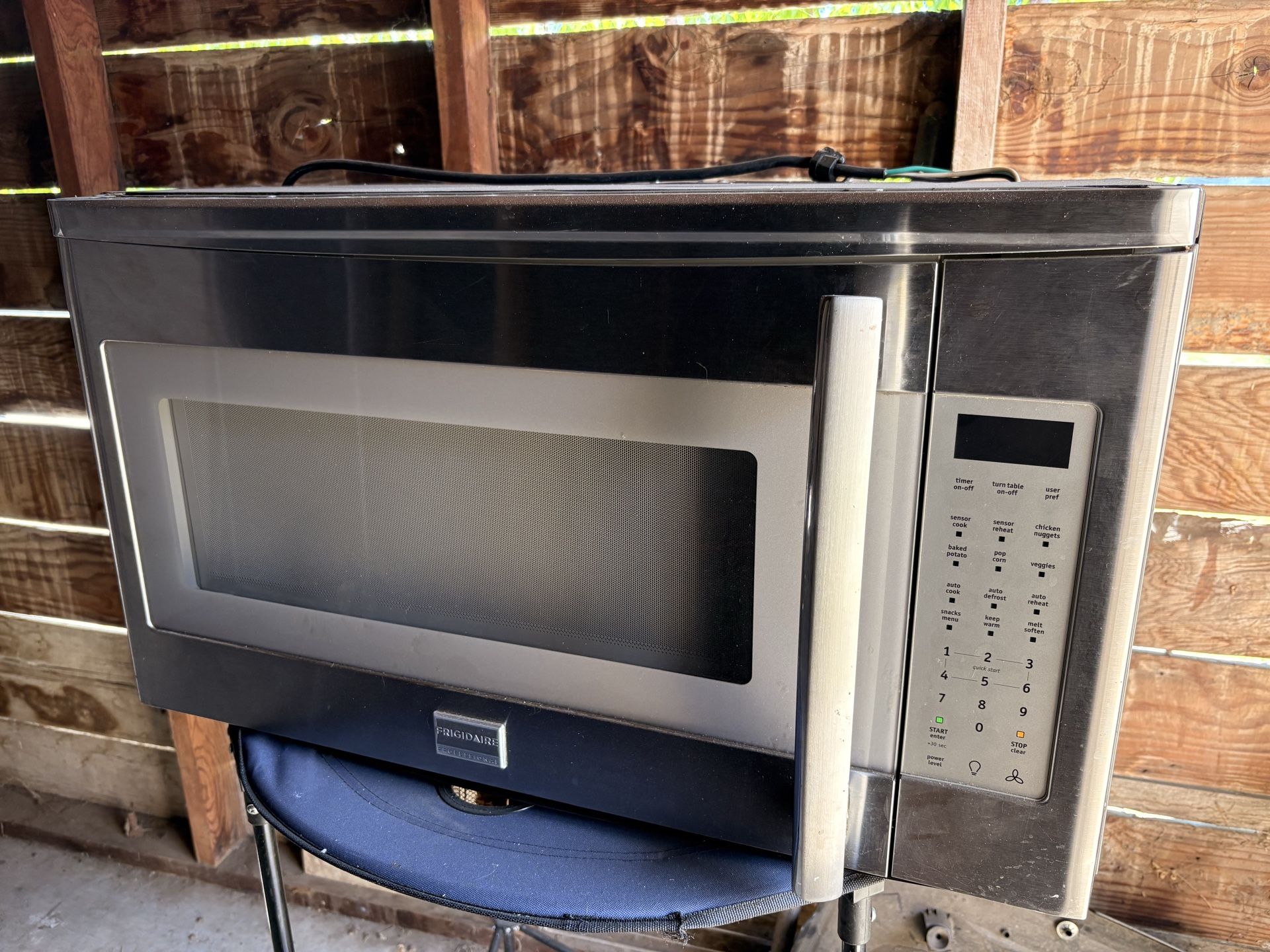 Frigidaire Professional Microwave oven