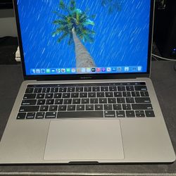 Macbook Pro 2018 13” Retina display And Touchbar 