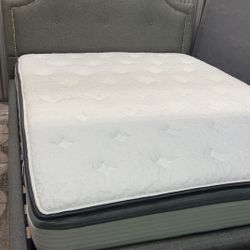 Lovely 🌟🩵Queen 🌟🩵Mattress 🌟🩵And Box Spring 