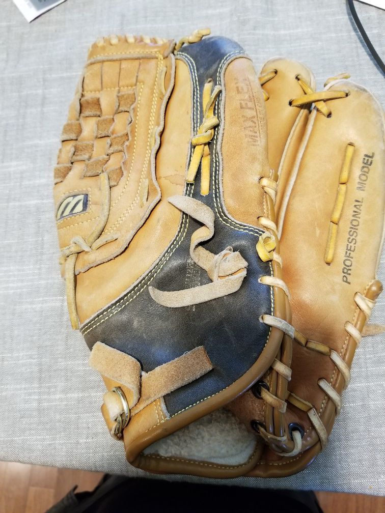 13" Mizuno baseball softball glove broken in