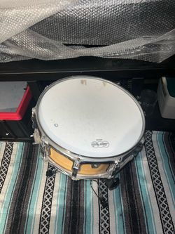Ludwig classic maple snare with stand