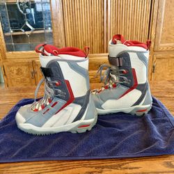 Salomon Snowboard Boots size Women’s size 6