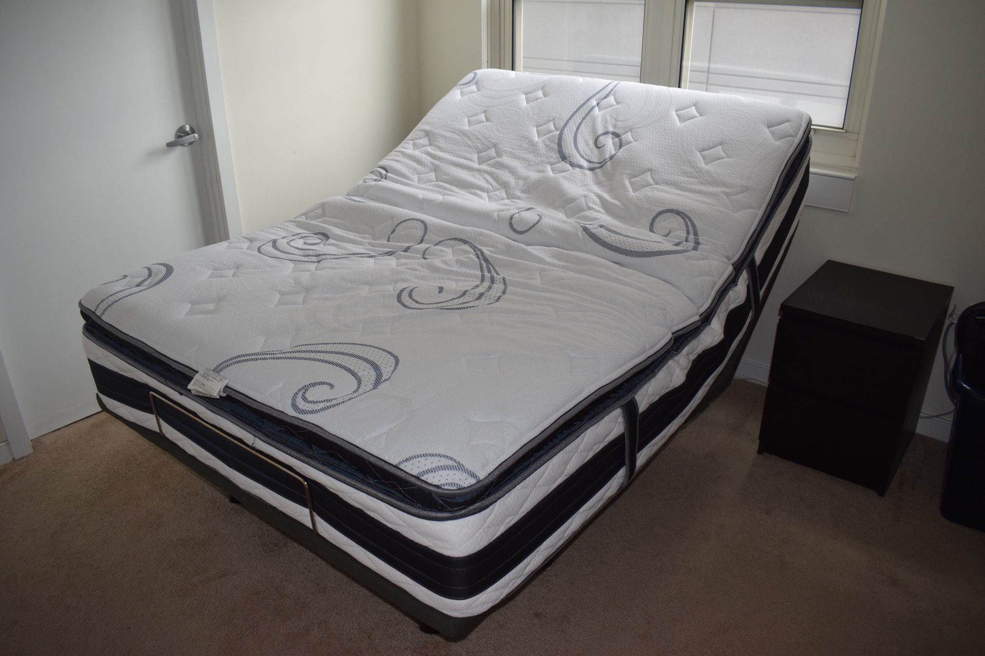 Full Bed (Hydraulic Frame + Serta Mattress) Pick up 1/24!!