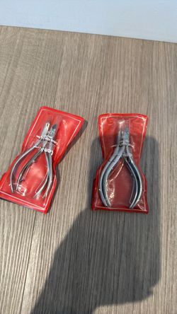 ✨ 5 PCS CUTICLE FLIPPERS – NEW