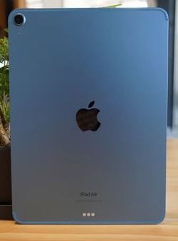 Apple iPad Air 5 💎 Stunning Display & M1 Chip!