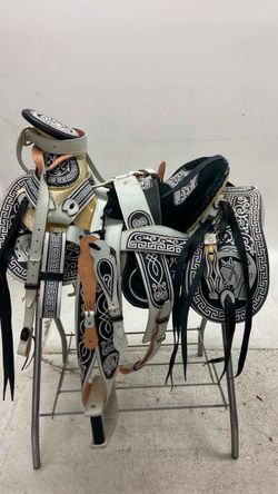 Montura charra bordada