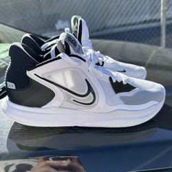 Kyrie 5 Lows Size 9.5