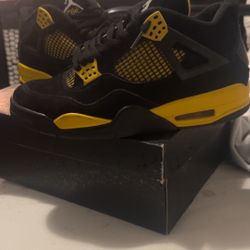 Selling 9.5 Yellow Thunders 