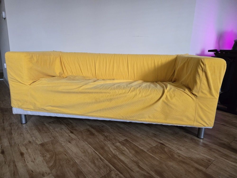 Loveseat With 2 Covers