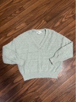 Bleu Ice Woman’s Fluffy / Puffy V Neck Sweater * Light Mint Size Medium.