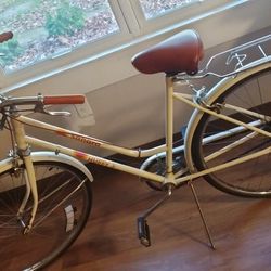 Vintage Huffy Sahara 3-Speed cruiser Bike