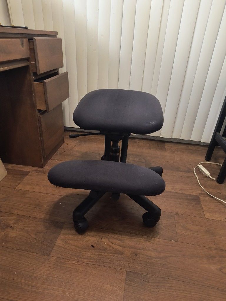 Ergonomic Kneeling Chair