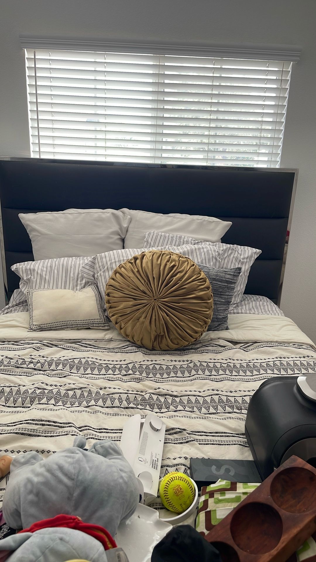 Queen Bed And 2 Night Stands