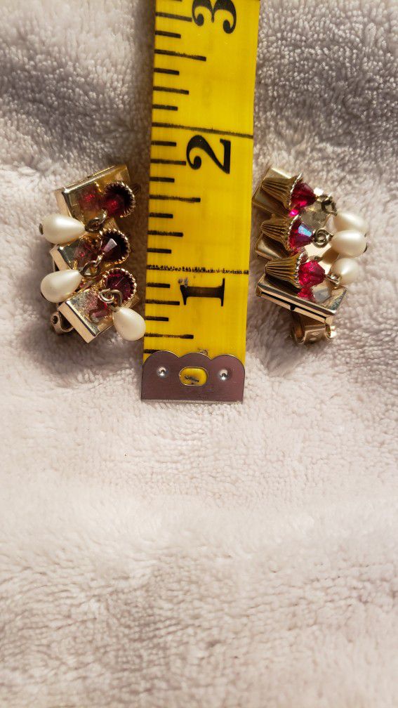 red, white and gold vintage climber clip on earrings 