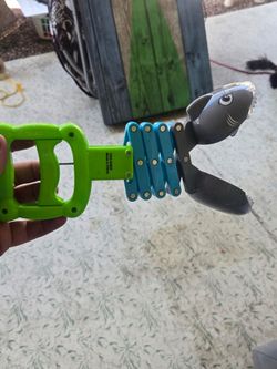 Shark claw toy