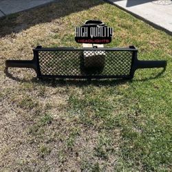 Chevy Silverado 1999. 2002 Front Bumper Grill