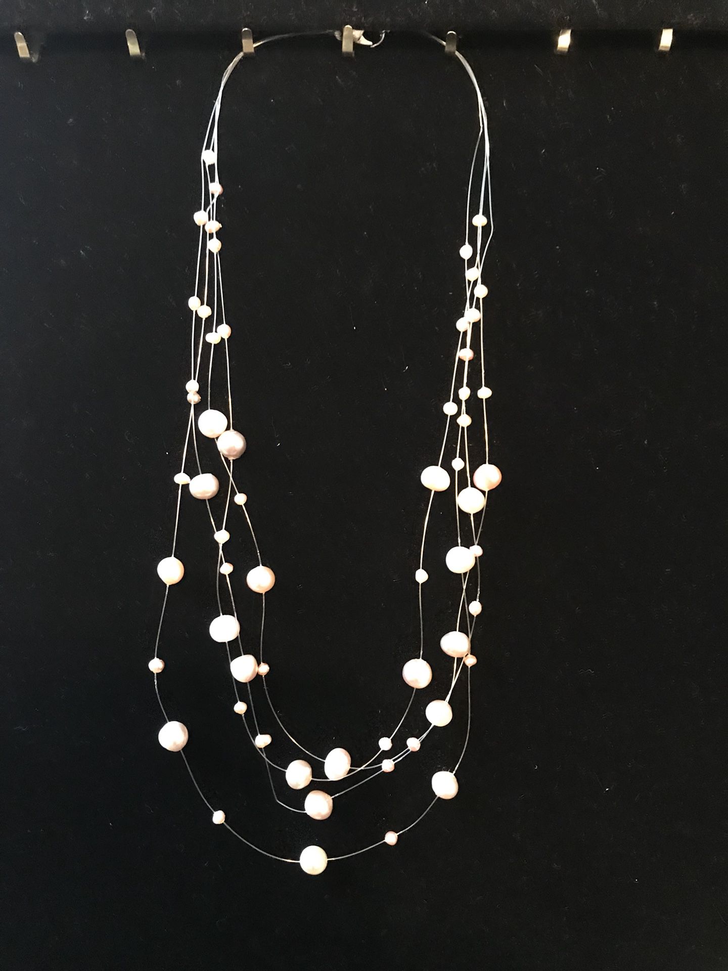 White illusion pearl necklace