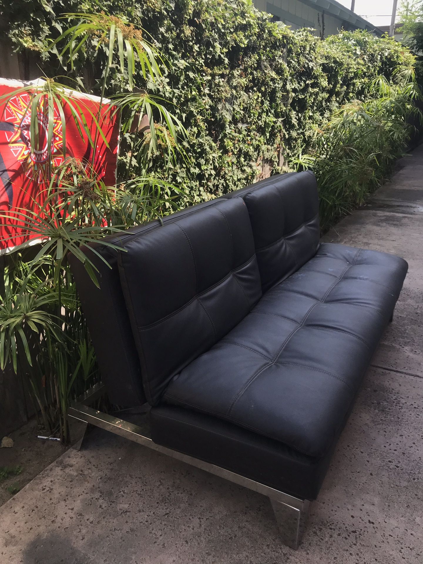 BLACK LEATHER FUTON for Sale in San Diego, CA OfferUp