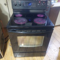 Reduced- Works Excellent,  5 Burner Glass Top With Dual Function Self-cleaning Convection Oven With Warming Drawer 