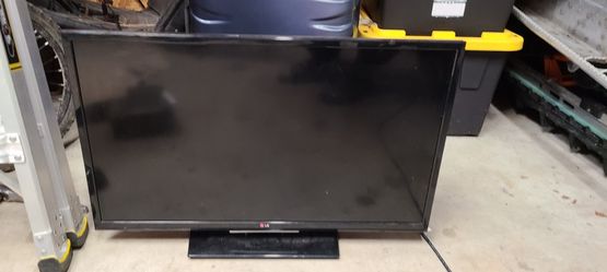 27-in LG LED Tv