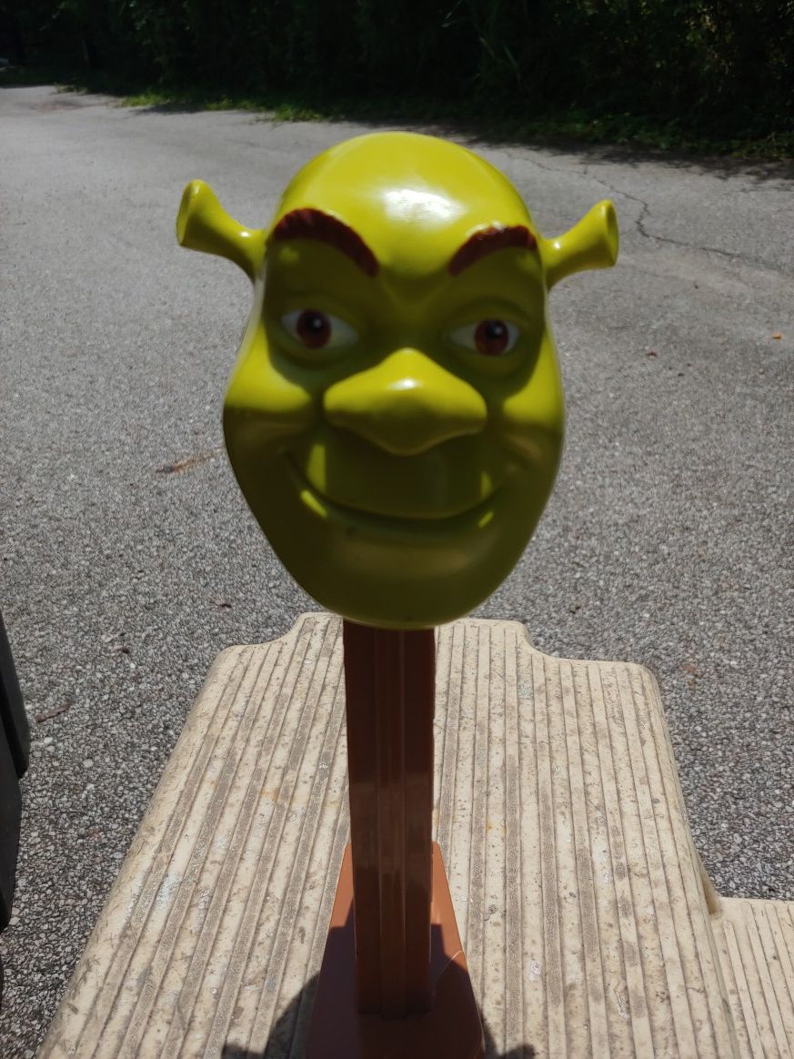 Giant pez dispenser SHREK (D)