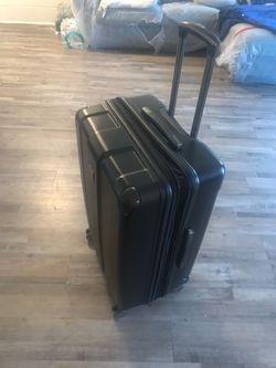 Large Kenneth Cole Reaction suitcase