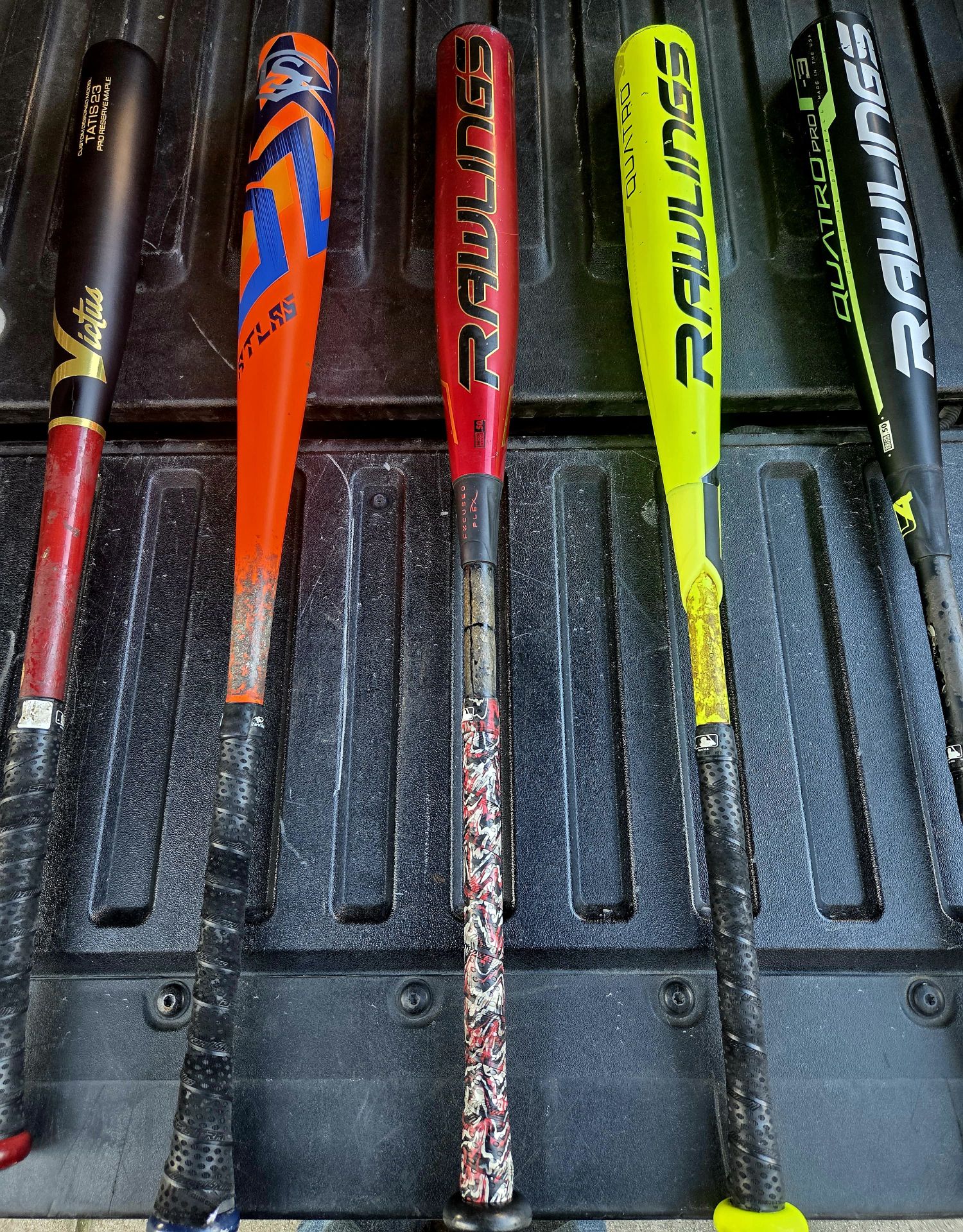33/30 Rawlings Quatro Pro Cherry Bomb BBCOR -3 baseball bat