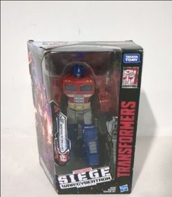 Transformers Generations War for Cybertron: Siege Voyager Class Optimus Prime
