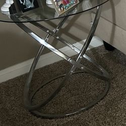 2 End Tables 