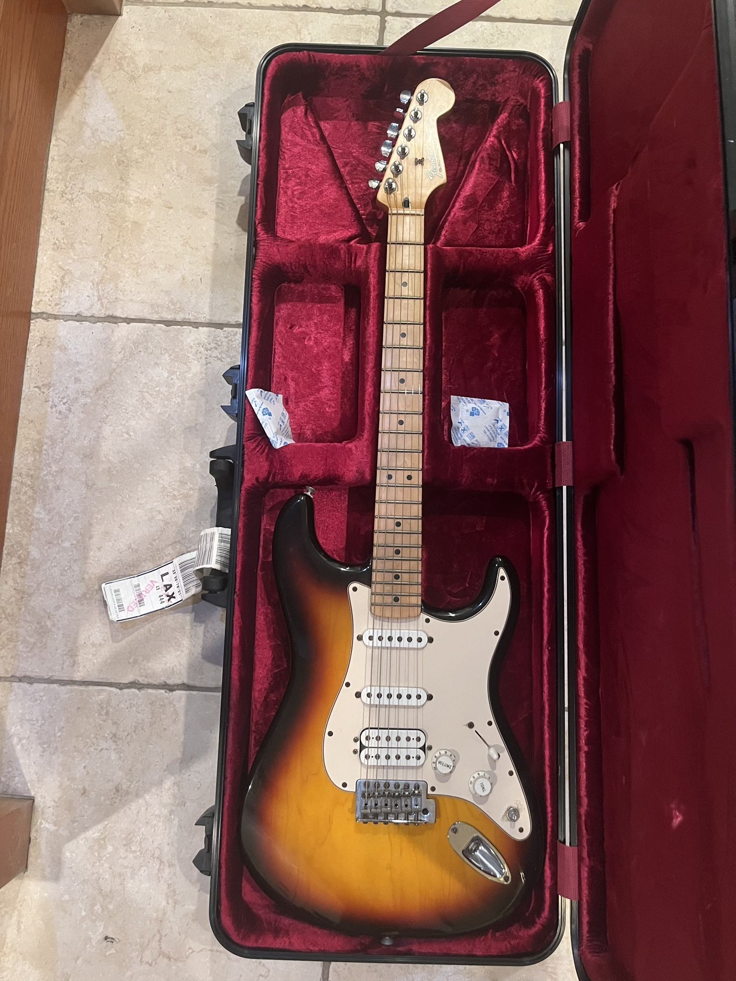 Fender MIM Stratocaster   w/ Gator Flight Safe Hardshell Case (Brand New) 
