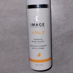 VITALC
hyang
facial cleanser

