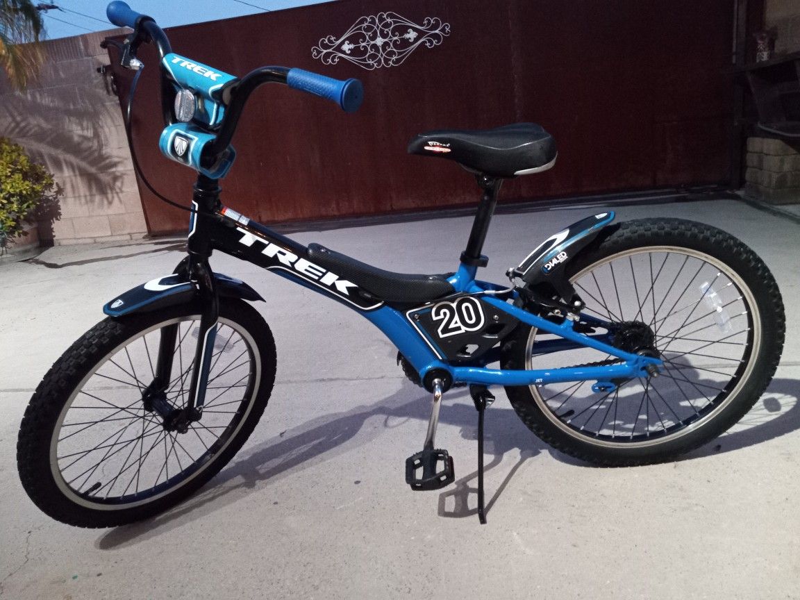 Boy's 20 In. Trek Jet Series Bike