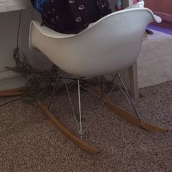 White And Silver Desk Chair 