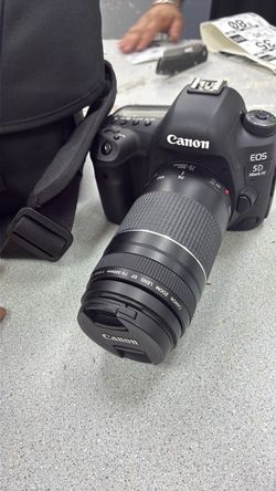 Canon EOS 5D Mark IV DSLR with 75-300mm Lens
