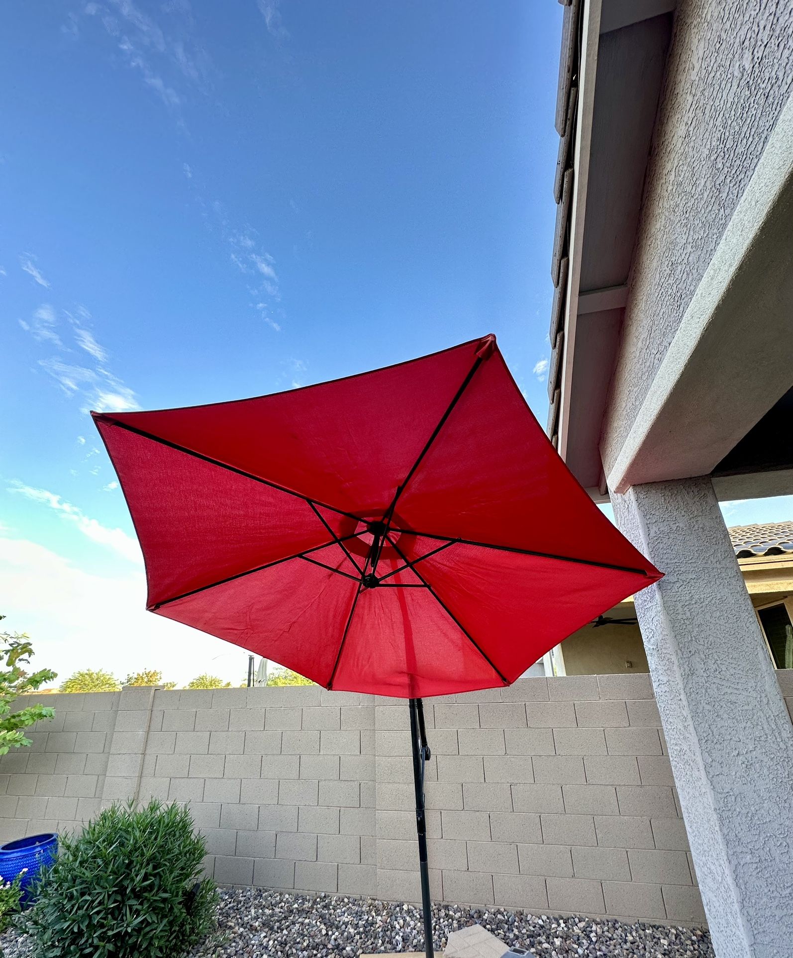 9’ Cantilever Umbrella for Sale in Mesa, AZ OfferUp