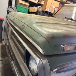 Classic 1970 Ford F250 Ranger XLT 