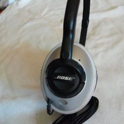 BOSE ACUSTIC NOISE CANCELLING HEARTHSTONES WIRED