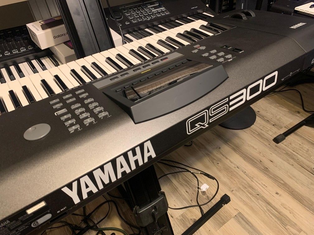 Yamaha QS300 Workstation Synthesized Made In Japan 