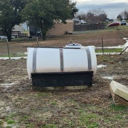 800 Gal Plastic Tank