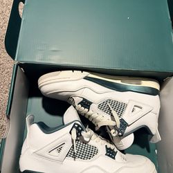 Jordan 4s