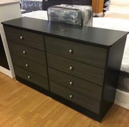 Eight drawers dresser