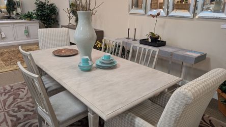 FULL DINING SET !!Dining Table with 2 Arm Chairs & 2 Side Chairs