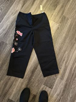 Embroidered casual corner Capri pant
