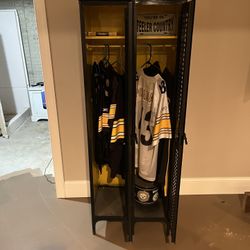 Pittsburgh Steelers Jersey’s And Locker