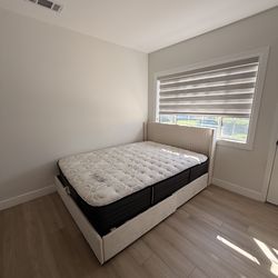 Queen mattress + bed frame