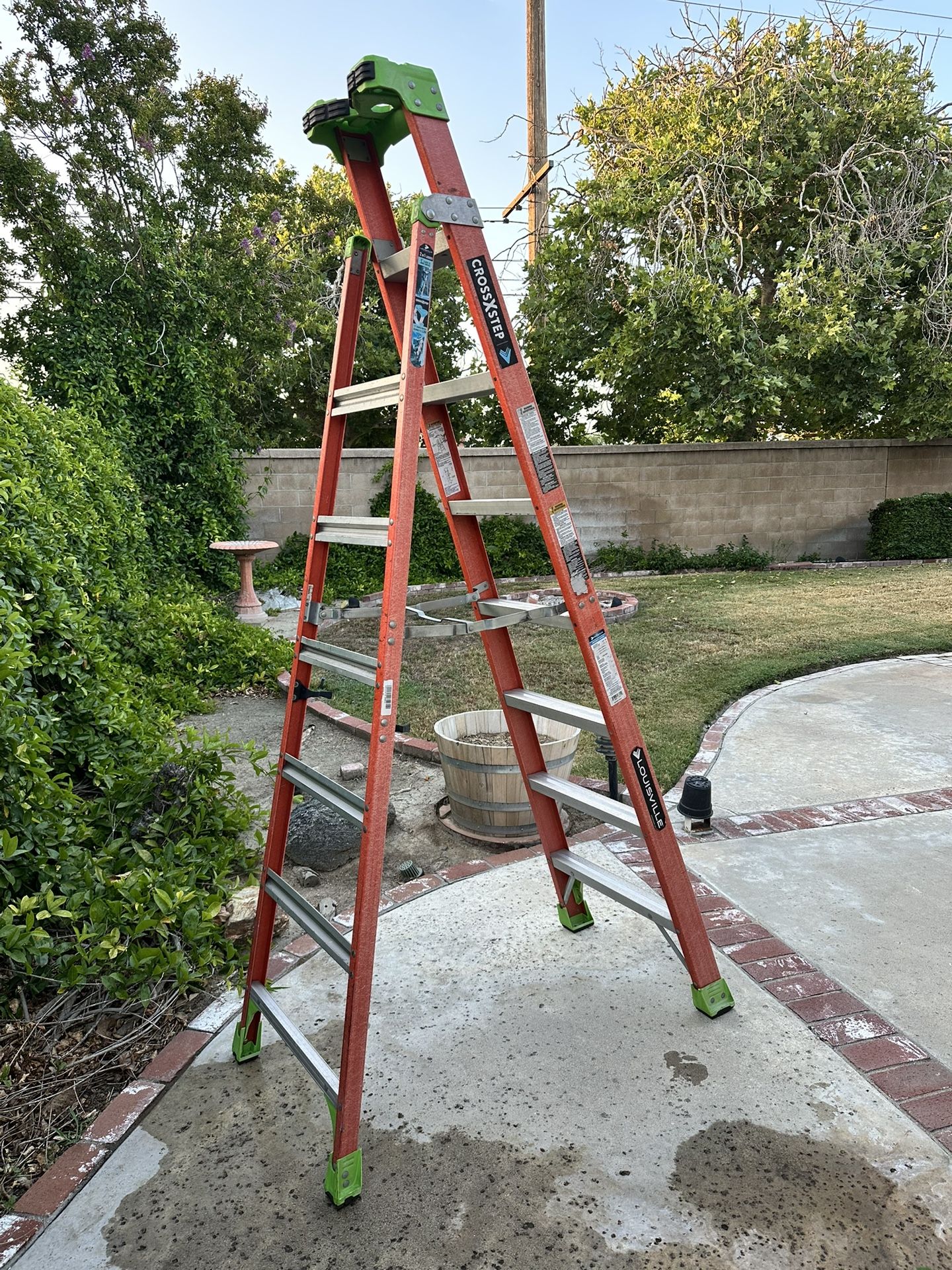 Louisville Cross Step 8 Foot A-Frame Ladder