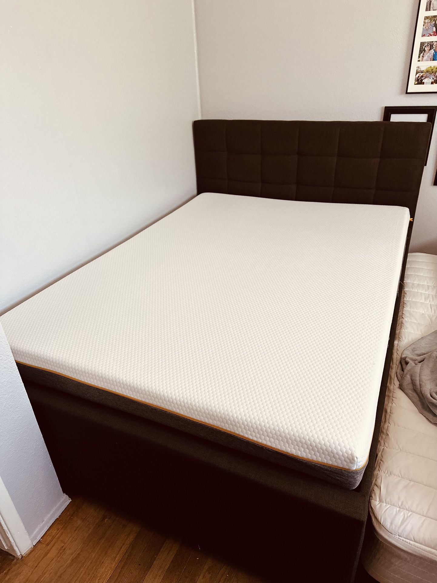 Full Size Bed Frame & Mattress $275